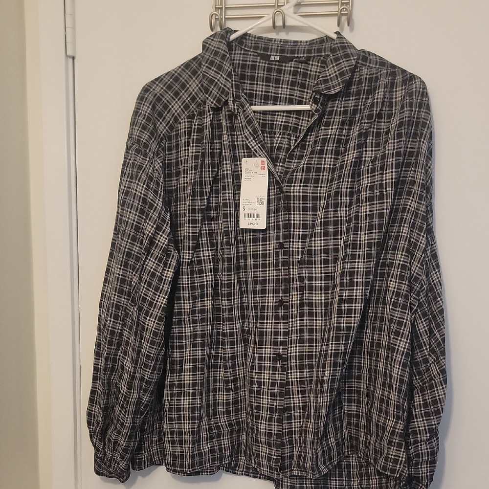 Uniqlo Relaxed Fit Lightweight Women's Black Plaid Shirt with Long Sleeves NWT